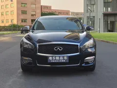 Infiniti Q70