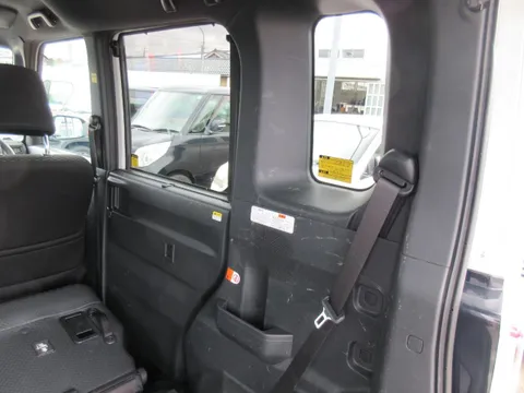 Toyota Pixis Mega