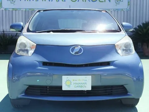 Toyota iQ