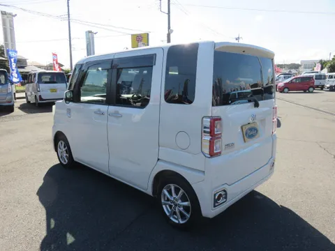 Toyota Pixis Mega