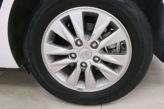 Hyundai Elantra (Avante)