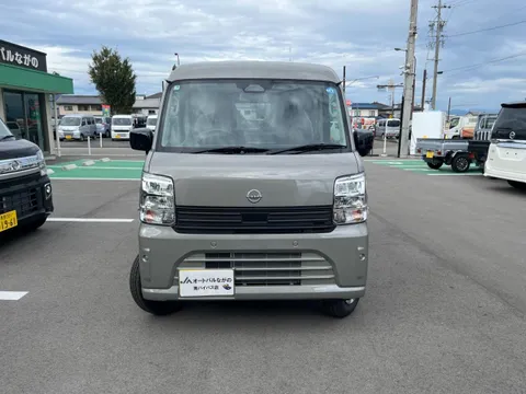 Nissan Clipper Van