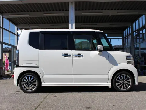 Honda N-BOX Custom