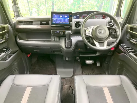 Honda N-BOX Custom