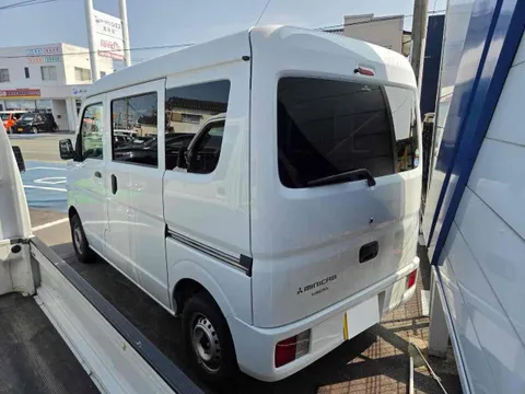 Mitsubishi Minicab Van