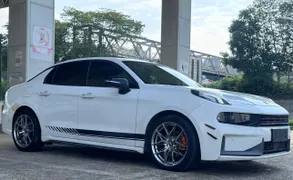 Lynk & Co 03