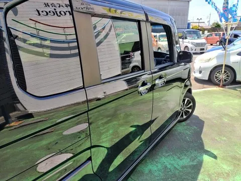 Honda N-BOX Custom