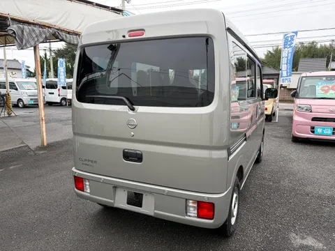 Nissan Clipper Van