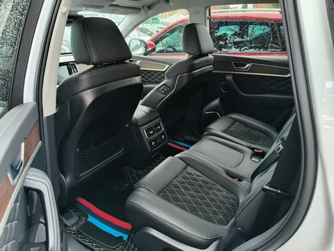 Hongqi HS7