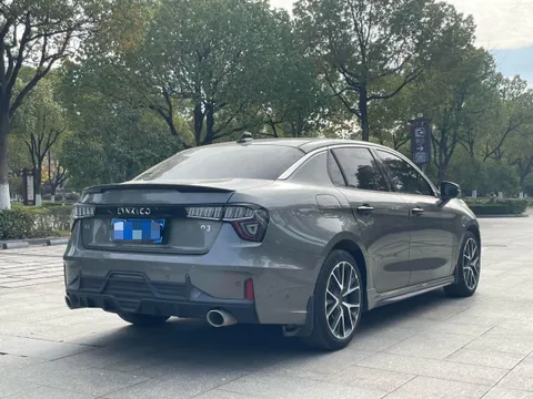 Lynk & Co 03