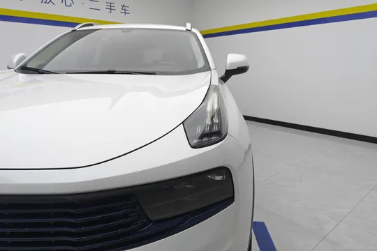 Lynk & Co 01