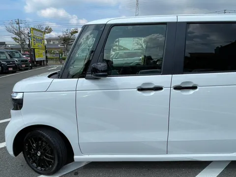 Honda N-BOX Custom