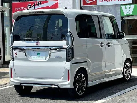 Honda N-BOX Custom