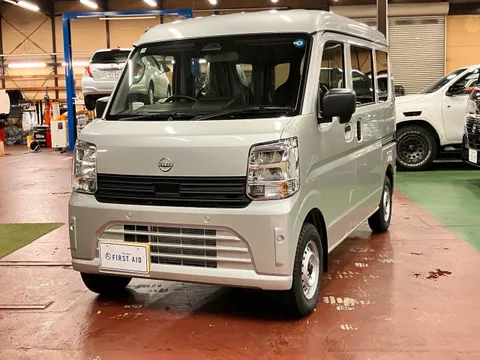 Nissan Clipper Van