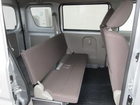Nissan Clipper Van