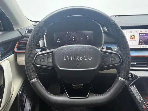 Lynk & Co Lynk & Co 06