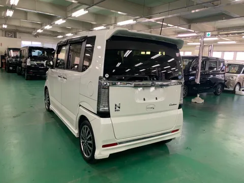 Honda N-BOX Custom