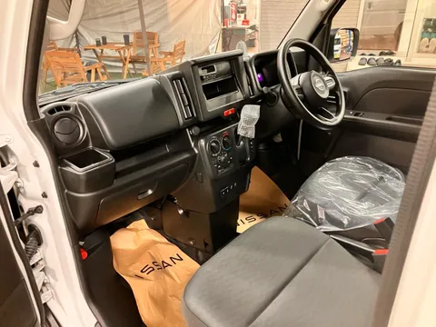Nissan Clipper Van