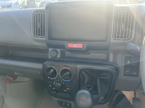 Nissan Clipper Van