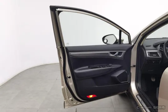 Geely Emgrand GS