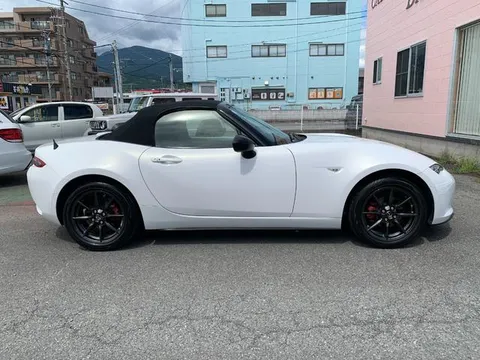 Mazda MX-5 (Roadster)