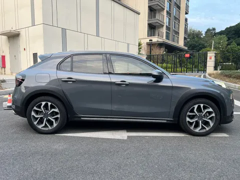 Lynk & Co 02