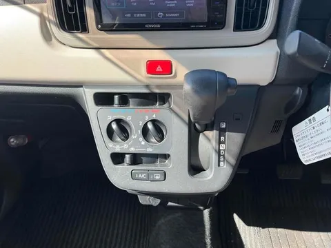 Daihatsu Mira Tocot