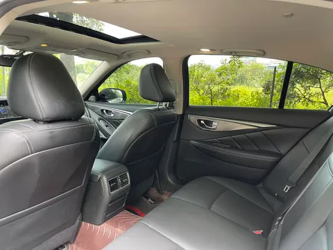Infiniti Q50L