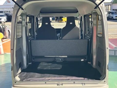 Nissan Clipper Van