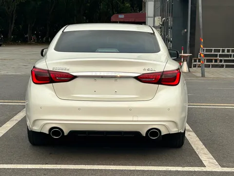 Infiniti Q50L