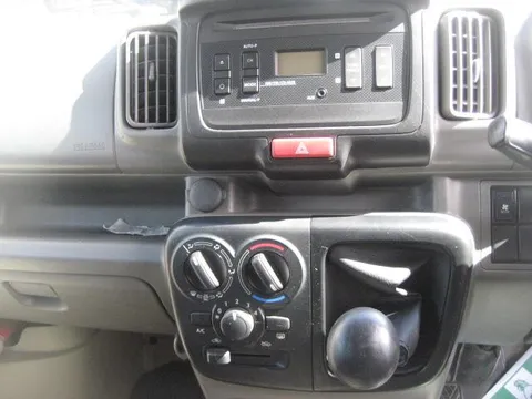Nissan Clipper Van