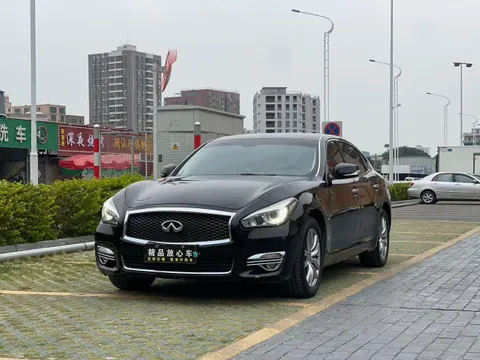 Infiniti Q70