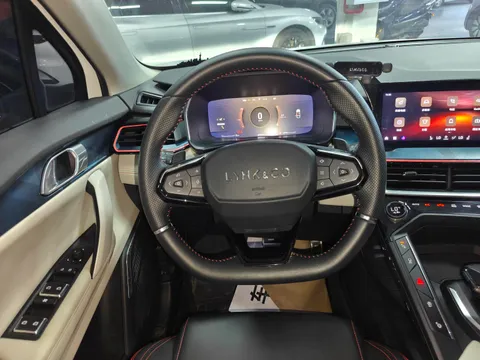 Lynk & Co Lynk & Co 06