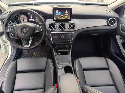 Mercedes-Benz Mercedes-Benz GLA