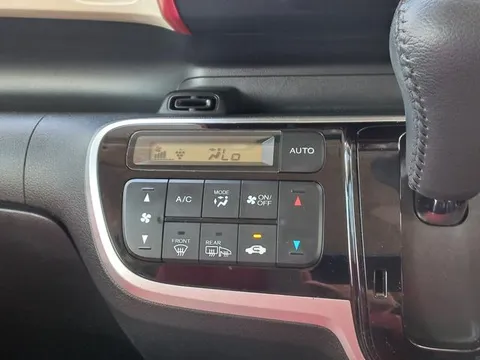 Honda N-BOX Slash