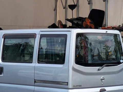 Nissan Clipper Van