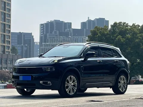 Lynk & Co 01