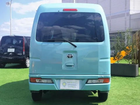 Toyota Pixis Van