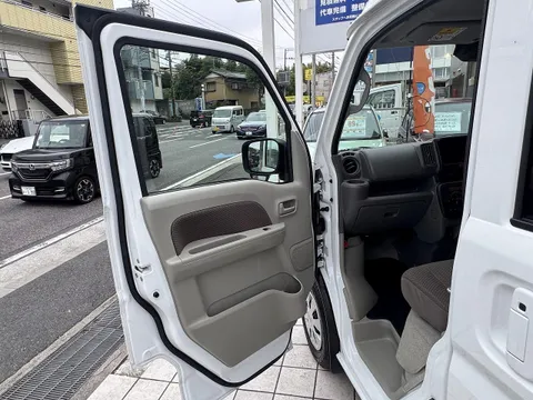 Nissan Clipper Van