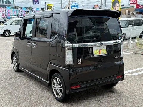 Honda N-BOX Custom
