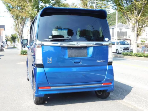 Honda N-BOX Custom