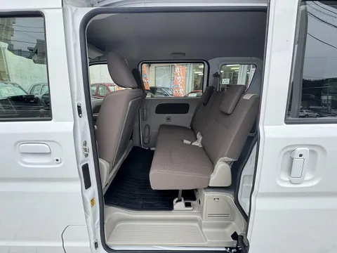 Nissan Clipper Van