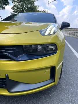 Lynk & Co 03