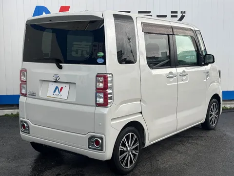 Toyota Pixis Mega