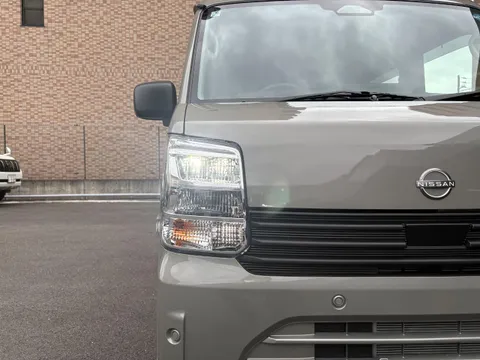 Nissan Clipper Van