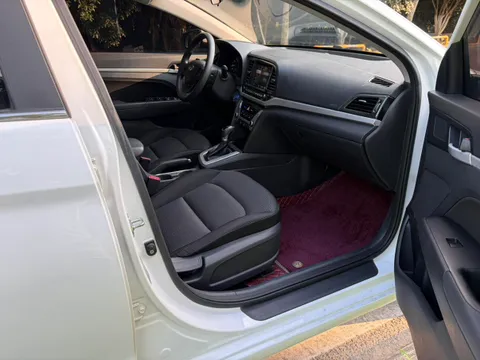 Hyundai Elantra (Avante)