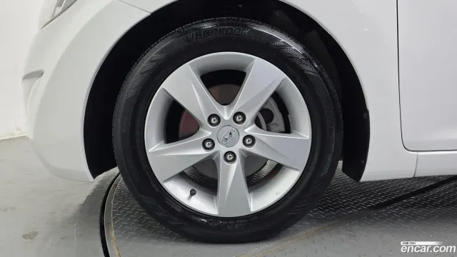 Hyundai Elantra (Avante)