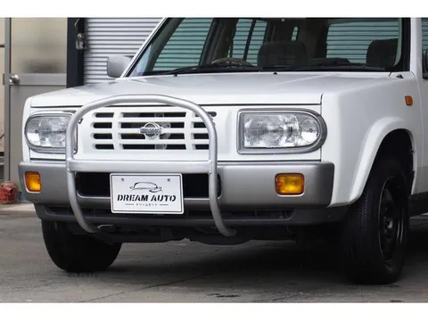 Nissan Rasheen