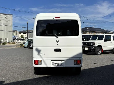 Nissan Clipper Van