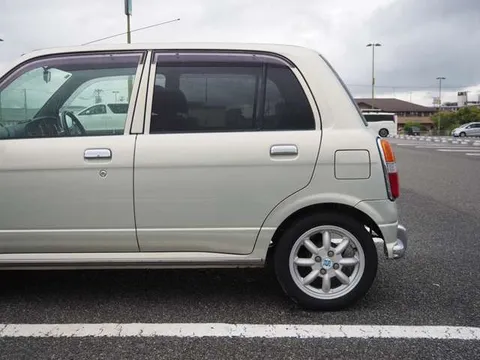 Daihatsu Mira Gino